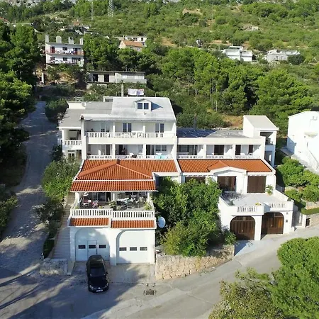 Fenix Guest house 3*