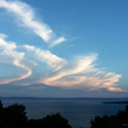 Πανσιόν Fenix Brela