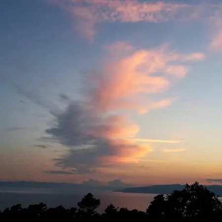 Πανσιόν Fenix Brela